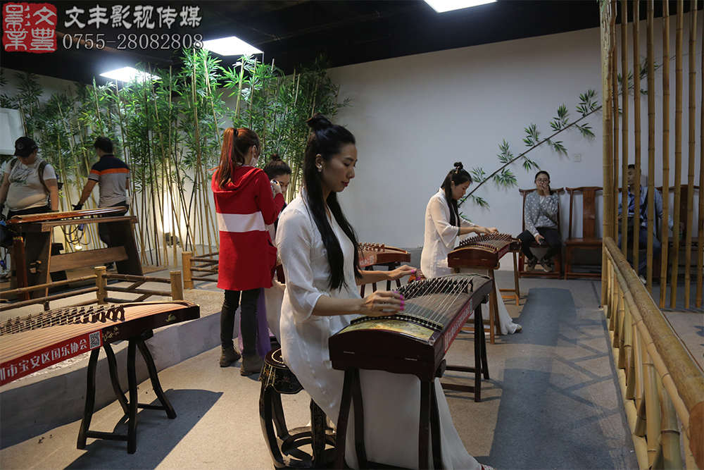 彈奏古箏,,傳承文化 彈奏古箏,傳承文化